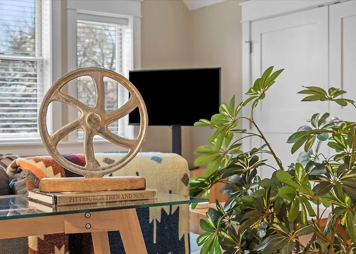 Shadyside Townhome *
