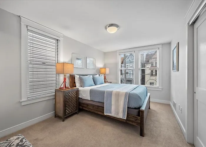 Shadyside Townhome *