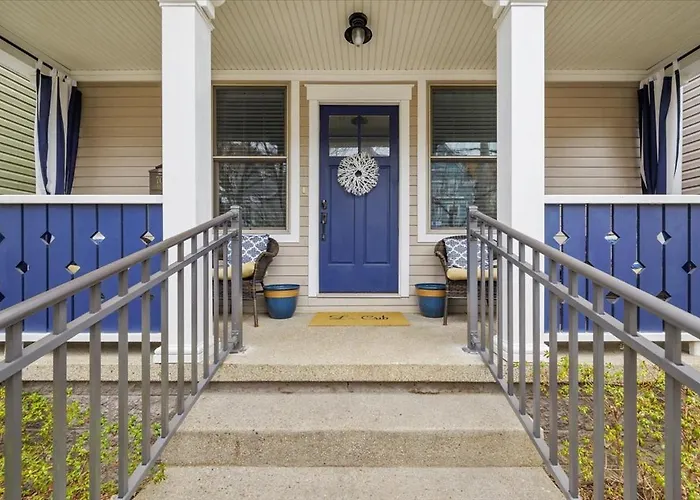 Villa Shadyside Townhome