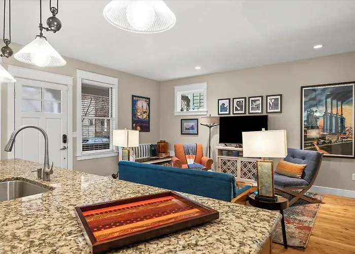 Shadyside Townhome *