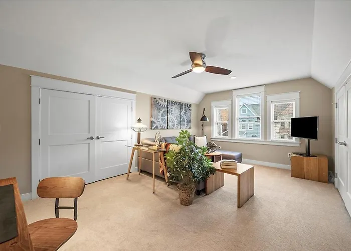 Shadyside Townhome *