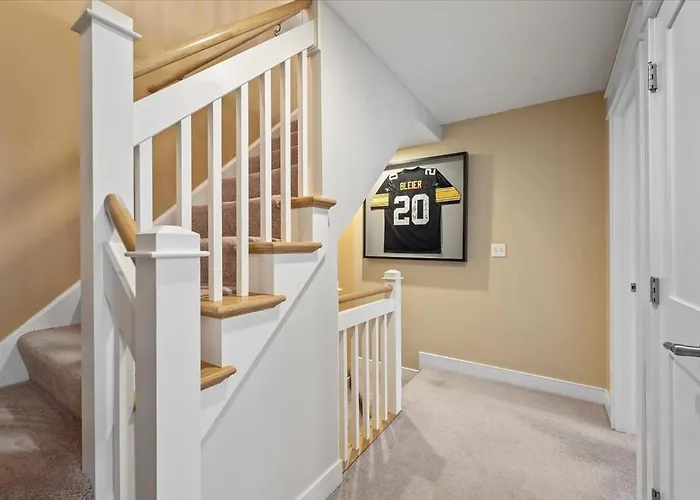 Shadyside Townhome *