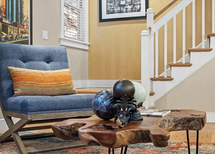 Shadyside Townhome Villa *